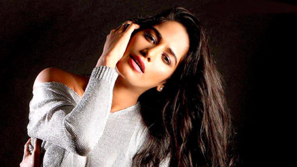 ১৯৯১ সালের ১১ মার্চ পুনমের জন্ম কানপুরে। একটি নামী পত্রিকা আয়োজিত ফ্যাশন শো-এর সেরা ৯ জন প্রতিযোগীর মধ্যে তিনি নির্বাচিত হন। তার পরেই প্রচারের আলোয় আসতে সময় লাগেনি।