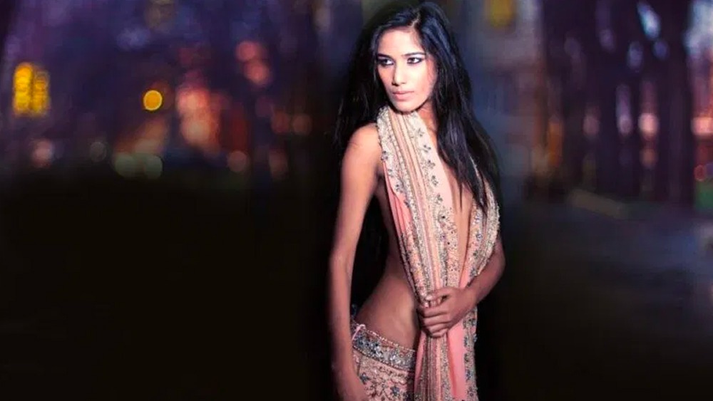 চিরদিনই পুনম রয়ে গিয়েছেন যৌন আবেদনময়ী নায়িকা হিসেবে। অন্য কোনও চরিত্রের জন্য তাঁর কথা কেউ কোনওদিন ভাবেননি।