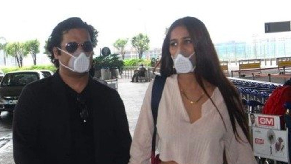 তবে এই মামলায় দু’জনেই ২০ হাজার টাকা করে বন্ডের বিনিময়ে শর্তাধীন জামিন পেয়েছেন। আপাতত আদালতের অনুমতি ছাড়া গোয়া ছাড়তে পারবেন না এই দম্পতি। আগামি ৬ দিন তাঁদের হাজিরা দিতে হবে স্থানীয় থানায়।