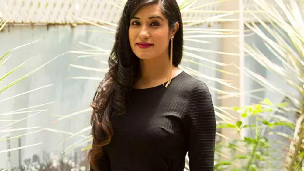 ১৫ বছরের সেই অসহায় মেয়ে থেকে চিনু কালা হয়ে ওঠার জার্নিটা সহজ ছিল না তাঁর। প্রথম দু’দিন খুব ভয়ে কেটেছে। রাস্তায় রাস্তায় ঘুরে দিন কাটিয়েছিলেন। তারপর একটা আশ্রয়ের সন্ধান পান।