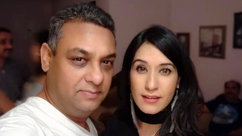 ২০০৪ সালে বেঙ্গালুরুর বাসিন্দা অমিত কালার সঙ্গে বিয়ে হয়। তাঁদের একটি মেয়ে রয়েছে। তাঁর জীবনে টার্নিং পয়েন্ট আসে ২০০৮ সালে। বন্ধুদের কথা মেনে মিসেস ইন্ডিয়া প্রতিযোগিতায় অংশগ্রহণ করেন চিনু। প্রতিযোগিতার ফাইনালেও পৌঁছন। কিন্তু ইংরাজিতে ঠিক মতো উত্তর দিতে না পারায় প্রতিযোগিতা থেকে ছিটকে গিয়েছিলেন।