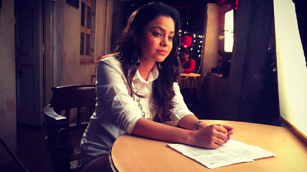 পরে এক টেলিভিশন শো-এ ঘটনার বর্ণনা দিতে গিয়ে আতঙ্কিত সুমনা বলেন,মুম্বইয়ের রাজপথে সকাল ১০ টার সময় রক্তাক্ত হয়েছিলেন তাঁর বাবা। কিন্তু সাহায্যের জন্য কেউ এগিয়ে আসেননি। বিপদের সময় কাউকেই পাশে পাননি বলেও অভিযোগ করেন সুমনা। শেষ অবধি সুমনার মা-ই তাঁর সংজ্ঞাহীন বাবাকে নিয়ে যান চিকিৎসার জন্য। এই দিনটিকে নিজের জীবনের সবথেকে খারাপ দিন বলে বর্ণনা করেছেন তিনি।