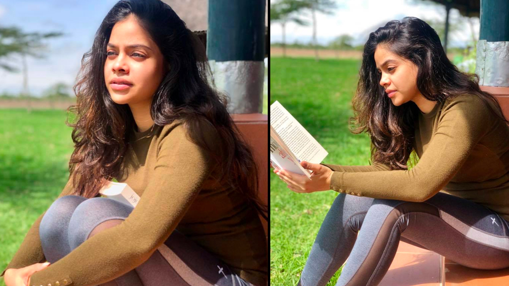 সম্প্রতি আরও একটি কারণে খবরে এসেছেন সুমনা। একটি সাক্ষাৎকারে তিনি নাকি জানিয়েছেন, তাঁর কাছে কাজ নেই। তার জন্য অবশ্য দায়ী করেছেন নিজেকেই। সুমনার আক্ষেপ, তিনি সামাজিক নন। পার্টিতে গিয়ে হইহুল্লোড় করতে পারেন না। তাই তাঁর কাছে কাজের সুযোগ পৌঁছচ্ছে না।