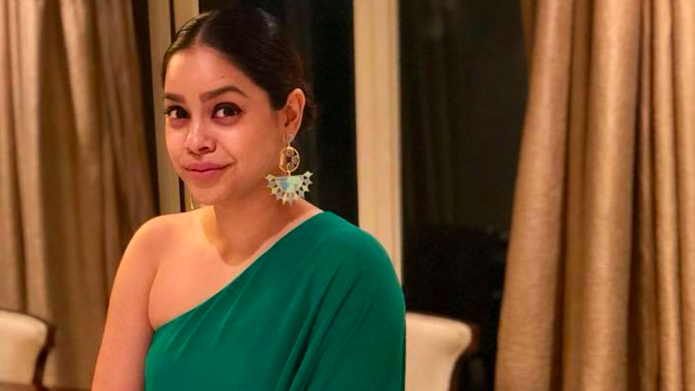 সুমনার অভিযোগ, এটা তাঁর পুরনো সাক্ষাৎকারের অংশ। কেউ হয়তো সেটাই নতুন করে সোশ্যাল মিডিয়ায় দিয়েছে তাঁর ভাবমূর্তি ক্ষতিগ্রস্ত করার জন্য।