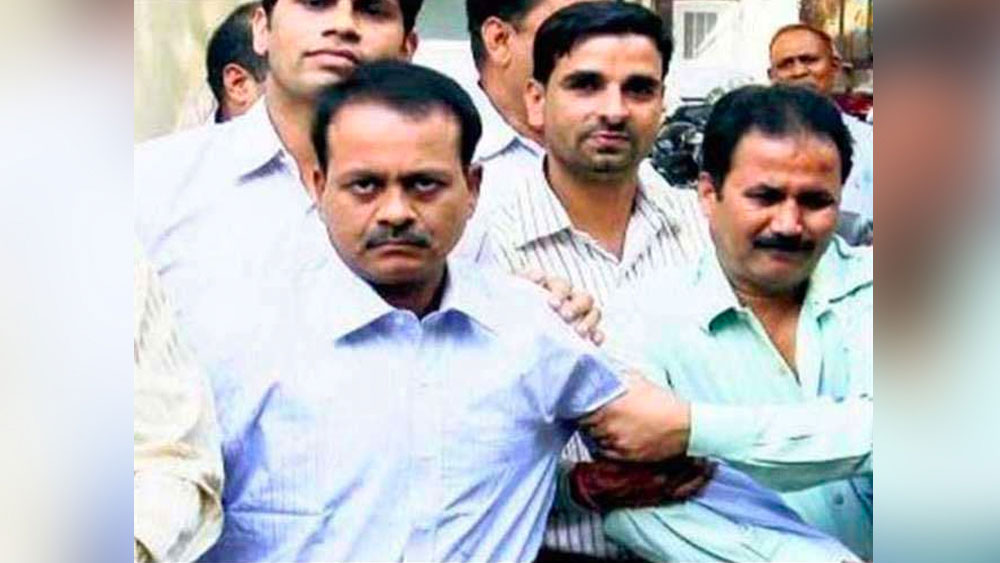 কম বয়সেই উত্তরপ্রদেশের জৌনপুরের মাফিয়া গজরাজ সিংহের দলে নাম লিখিয়েছিলেন মুন্না। উত্তরপ্রদেশের অপরাধ জগতের থেকে রাজনীতিতে পা রেখেছেন অনেকেই। ব্রিজভূষণ শরণ সিংহ, রঘুরাজ প্রতাপ সিংহ ওরফে রাজা ভাইয়া, ডিপি যাদবদের সেই তালিকায় যোগ হয়েছিল মুন্না বজরঙ্গিরও নাম।