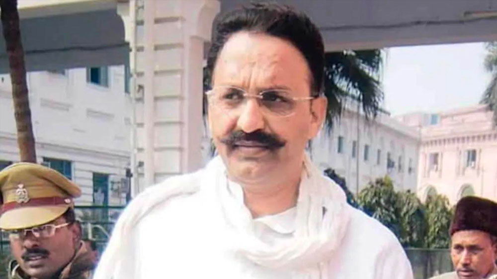 ২০০১ সালে ব্রজেশের দলদলের সঙ্গে সংঘর্ষ বাধে মুখতারের সঙ্গীদের। মউ-লখনউ হাইওয়েতে সেই সংঘর্ষে মারা যায় মুখতারের বেশ কিছু সঙ্গী। দু’দলের মোট ৬ জন নিহত হয়।