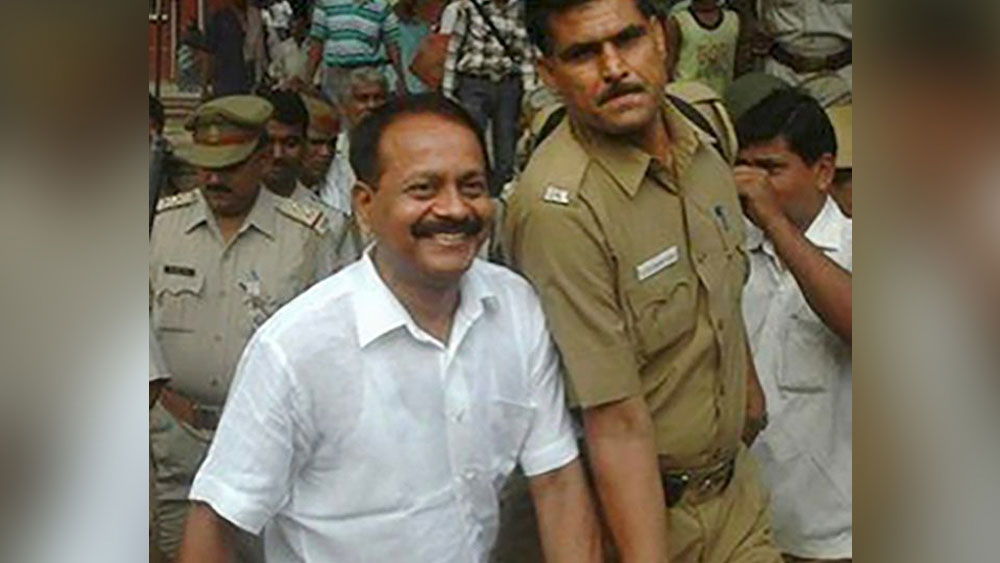 নয়ের দশক থেকে শুরু করে পরের দু’দশক পর্যন্ত মুন্নার ত্রাস ছড়িয়ে পড়ে উত্তরপ্রদেশে। ওই রাজ্যের মাফিয়া যুদ্ধে একে-৪৭ রাইফেলের প্রথম ব্যবহার নাকি মুন্নার হাত ধরেই হয়েছিল। ভাদোহী মউ, গাজিপুর, বারাণসী অথবা জৌনপুরে মুন্নার ত্রাসের ছায়া দীর্ঘতর হচ্ছিল।