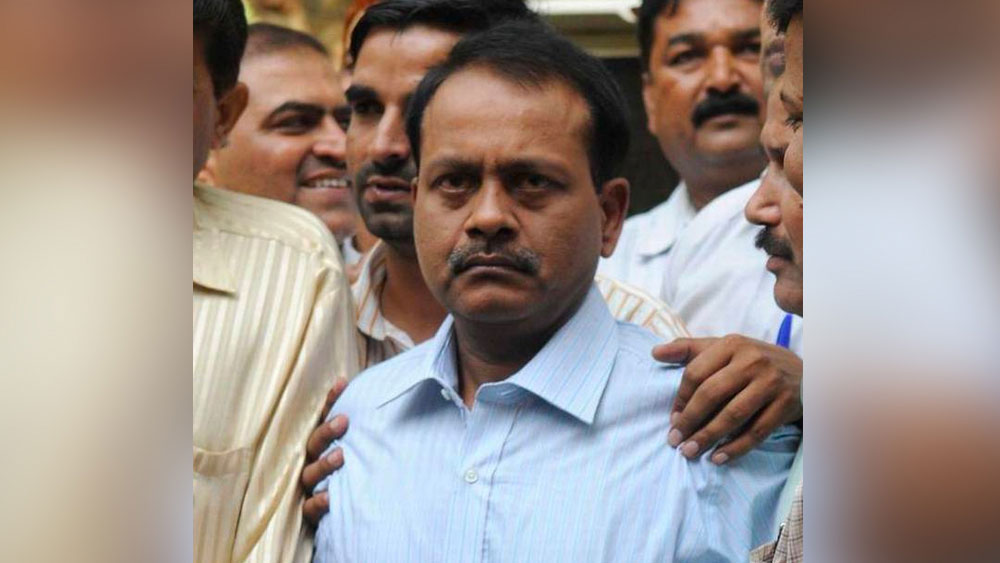 মুন্নার অপরাধের তালিকা তৈরি হলে তাতে বোধহয় উপরের দিকে থাকবে কৃষ্ণানন্দকে খুনের ঘটনা। ২০০৫ সালের নভেম্বরের দুপুরে ৬ জন সঙ্গীর সঙ্গে গাড়িতে ছিলেন কৃষ্ণানন্দ। সে সময় আচমকাই তাঁদের উপর হামলা চালান মুন্না এবং তাঁর দলবল।