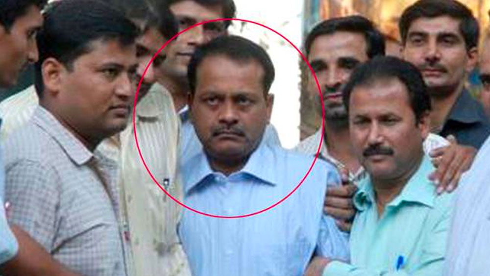 কৃষ্ণানন্দকে খুনের পর থেকেই উত্তরপ্রদেশ পুলিশের নজরে ‘মোস্ট ওয়ান্টেড’ হিসেবে চিহ্নিত হয়ে যান মুন্না। ২০০৯-এ তাঁর মাথার দাম ওঠে ৭ লক্ষ টাকা।