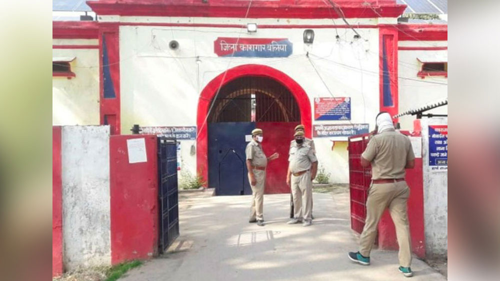 এক সময়ের কালাশনিকভধারী মুন্নার জীবনের শেষটা হয়েছিল মর্মান্তিক ভাবে। ২০১৮ সালের ৮ জুলাই তাঁকে ঝাঁসির জেল থেকে বাঘপত জেলে নিয়ে যাওয়া হয়। তোলাবাজির অভিযোগে পরের দিন, সোমবার মুন্নাকে আদালতে পেশ করার কথা ছিল। সোমবার ভোর সাড়ে ৫টা নাগাদ জেল চত্বরেই মুন্নার দেহ ঝাঁঝরা করে দেয় সুনীল রাঠী নামে আর এক মাফিয়া।