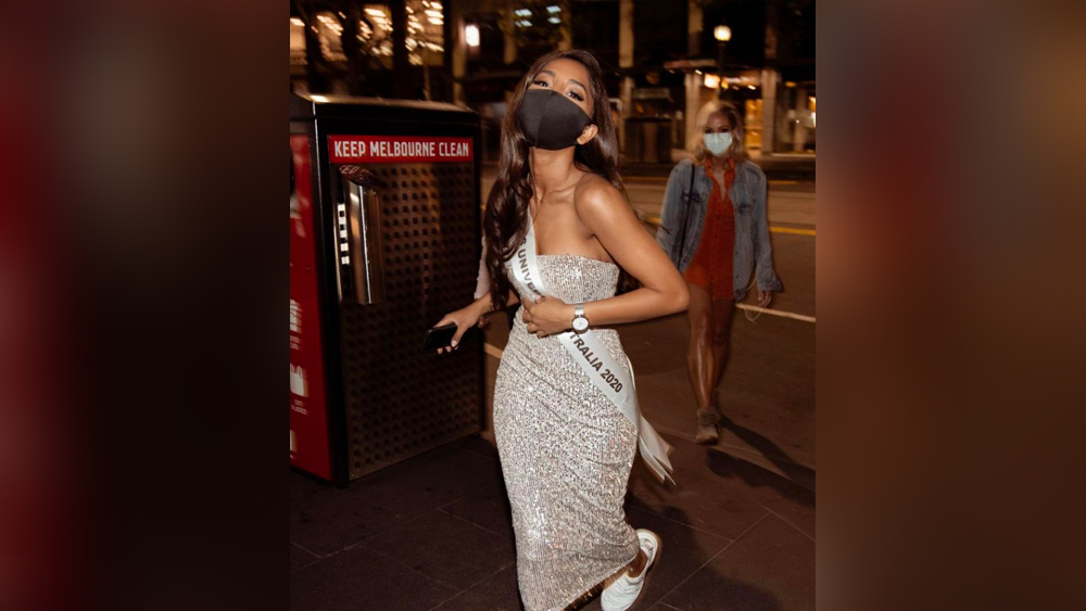 মোট ২৬ জন প্রতিযোগী অংশ নিয়েছিলেন ওই প্রতিযোগিতায়। তাঁদের মধ্যে মিউ ইউনিভার্স অস্ট্রেলিয়ার মুকুট ছিনিয়ে নেন মারিয়া।