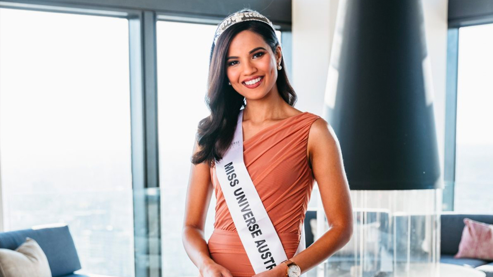 ভার্চুয়াল ইভেন্টের শেষে মারিয়াকে মুকুট পরিয়ে দেন ২০১৯ সালের ‘মিস ইউনিভার্স অস্ট্রেলিয়া’ প্রিয়া সেরাও। ঘটনাচক্রে, প্রাক্তন ওই মিস ইউনিভার্স অস্ট্রেলিয়াও ভারতীয় বংশোদ্ভূত।