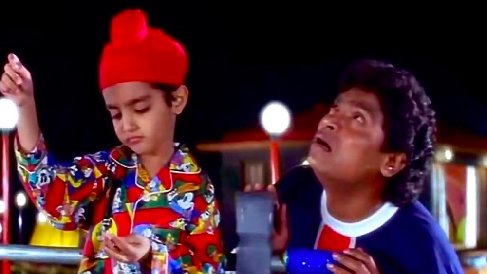 নিশ্চয়ই আলাদা করে পরিচয় দিতে হবে না। ঠিক ধরেছেন। সারা ফিল্ম জুড়ে আকাশের তারা গুনতে ব্যস্ত ছিল যে।