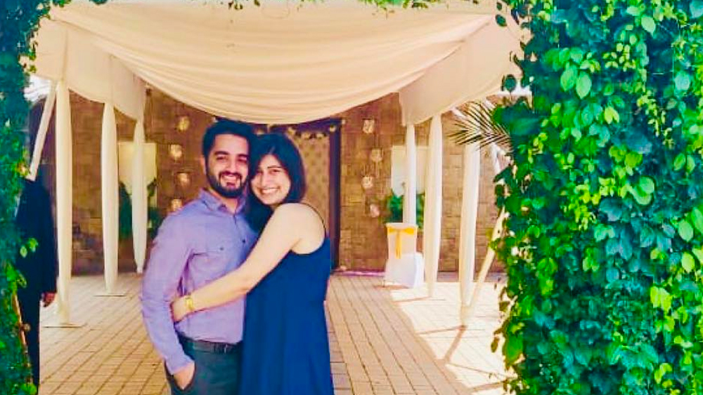 পাত্রী তাঁর বন্ধু ডেলনা স্রফ। সোশ্যাল মিডিয়ায় নিজেই বিয়ের ঘোষণা করেছেন পরজান। সঙ্গে শেয়ার করেছেন বান্ধবীর সঙ্গে হাসিমুখের ছবি। আগামী ফেব্রুয়ারিতেই তাঁরা বিয়ে করছেন।