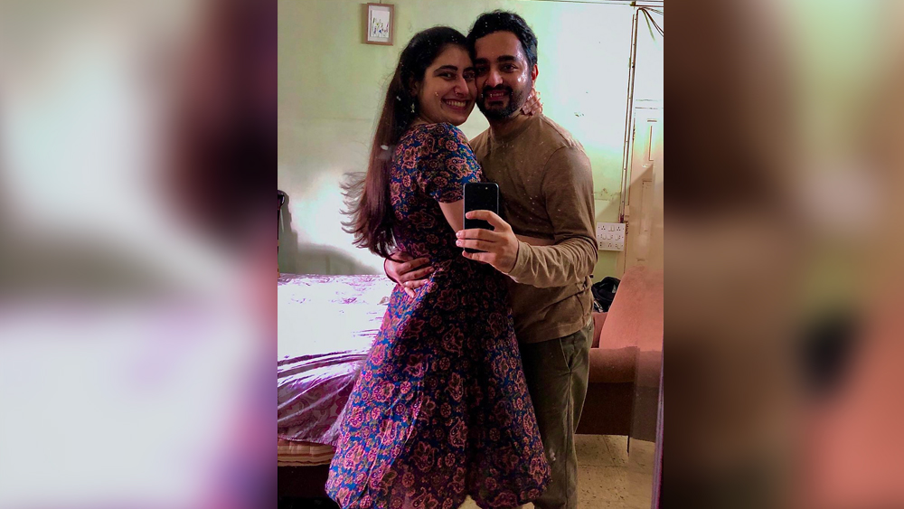 পরজান-ডেলনার বন্ধুত্ব কলেজে পড়ার সময় থেকেই। গত বছর বান্ধবী ডেলনার কাছে তিনি প্রেম নিবেদন করেন।