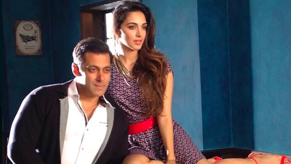 ১৯৯২ সালে মুম্বইয়ে জন্ম কিয়ারার। তাঁর আসল নাম আলিয়া আডবাণী। অভিনয়ে আসার পর সলমনের খানের কথাতে তিনি নিজের নাম বদলে নেন। কারণ আগে থেকেই ইন্ডাস্ট্রিতে জায়গা করে নিয়েছিলেন আলিয়া ভট্ট।