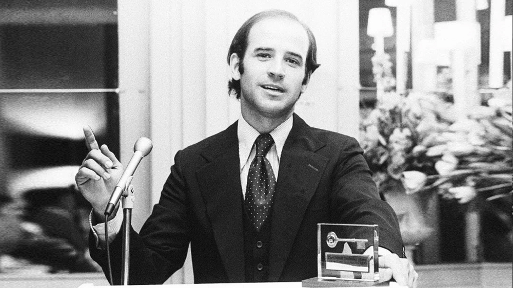 বাইডেনের প্রথম চাকরি ছিল উইলমিংটন ল’ ফার্মে। ফার্মের প্রধান ছিলেন রিপাবলিকান উইলিয়াম প্যাট্রিক। বাইডেনের পরবর্তী কর্মস্থল ল’ ফার্মের কর্ণধার ছিলেন ডেমোক্র্যাট। তাঁর সান্নিধ্যে বাইডেনও সক্রিয় ডেমোক্র্য়াটপন্থী হয়ে ওঠেন।