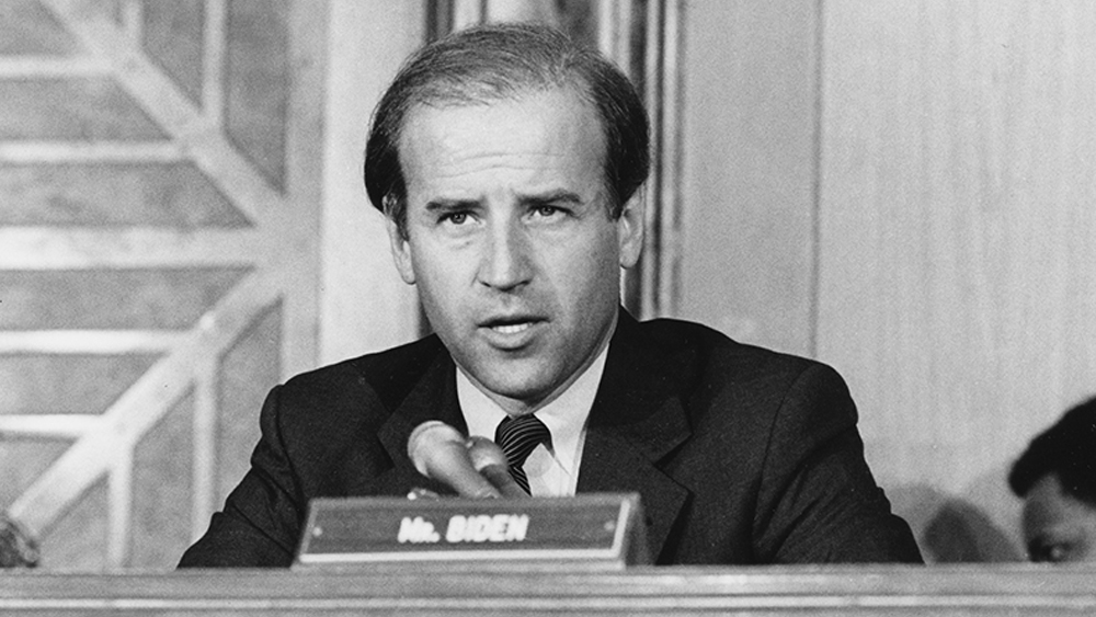 এর পর ধীরে ধীরে আইনজ্ঞ বাইডেনকে ছাপিয়ে যায় তাঁর রাজনীতিক সত্ত্বা। কাউন্টি কাউন্সিলের দায়িত্ব পালন করার পরে তিনি ১৯৭২ সালে প্রথম অংশ নেন সেনেটর হওয়ার লড়াইয়ে। প্রথম প্রচেষ্টাতেই সাফল্য। ১৯৭২ সালেই তিনি ডেলাওয়্যার থেকে জুনিয়র সেনেটর হন।