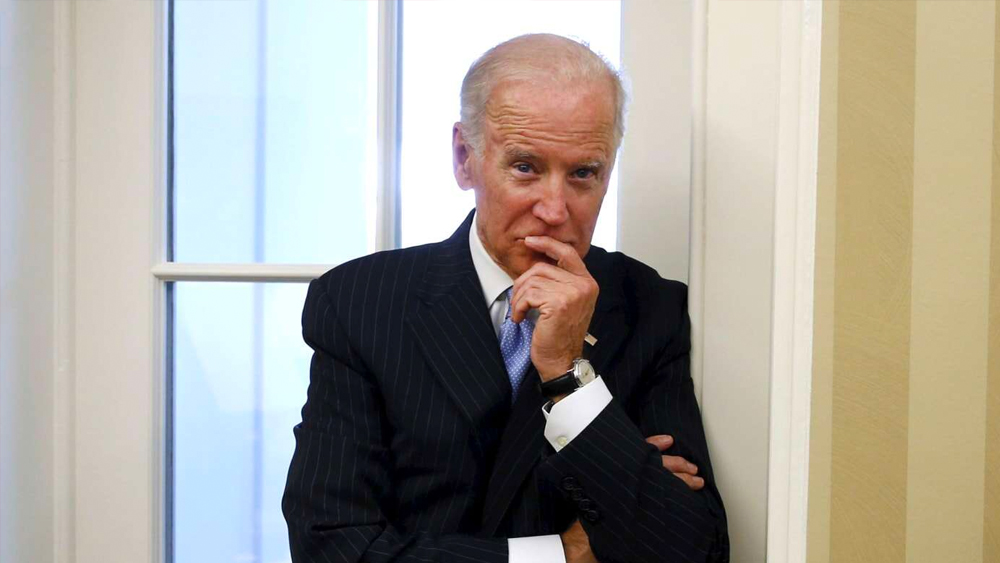 হোয়াইট হাউস এখন বাইডেন-যুগ দেখার অপেক্ষায় দিন গুনছে। ওয়াশিংটন ডিসিতে শুরু হতে চলেছে জো বাইডেনের জীবনের নতুন পর্ব। এই শহর থেকেই অতীতে রোজ লোকাল ট্রেনে তিনি যেতেন ডেলাওয়্যারে, দুই ছেলের সঙ্গে সময় কাটাতে। দীর্ঘ বসন্ত পেরিয়ে সেই শহরেই তাঁর অভিষেক হবে আমেরিকার ৪৬তম প্রেসিডেন্ট হিসেবে।