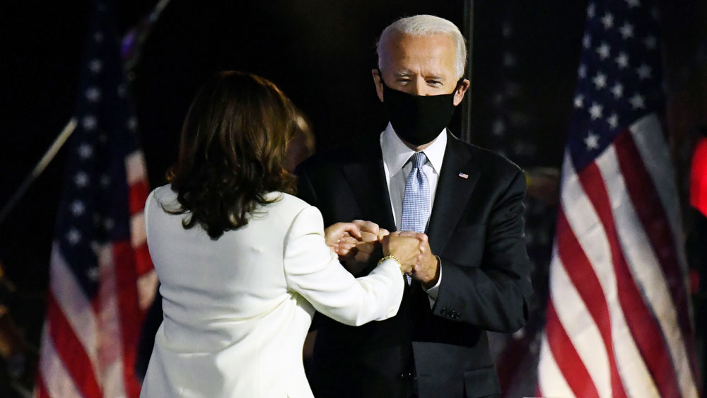 প্রেসি়ডেন্ট পদে নির্বাচিত হওয়ার পর ভারতীয় সময় রবিবার সকালে প্রথম ভাষণ দিয়েছেন বাইডেন। ডেলাওয়্যারে নিজের শহর উইলমিংটনের মঞ্চে ছিলেন তাঁর জয়ের অংশীদার তথা ভাইস-প্রেসিডেন্টের পদে নির্বাচিত কমলা হ্যারিসও। দীর্ঘ লড়াইয়ের পর নিজেদের লক্ষ্যে পৌঁছনোর আনন্দে যেন সঙ্গীতের ছন্দে তাল মিলিয়েছেন তাঁরা দু’জনা।