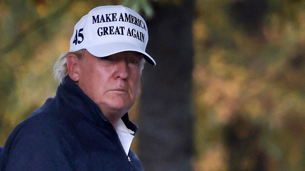 পরাজয়ের পরের দিনই যেন খানিকটা বেপরোয়া মনোভাব ডোনাল্ড ট্রাম্পের। আমেরিকা জুড়ে ডেমোক্র্যাট সমর্থকদের উল্লাসের মাঝেই হোয়াইট হাউসে গল্ফে মেতেছেন তিনি। এই নির্বাচনী লড়াই যে এখনও বাকি, সে বিবৃতিও দিয়েছেন ট্রাম্প।