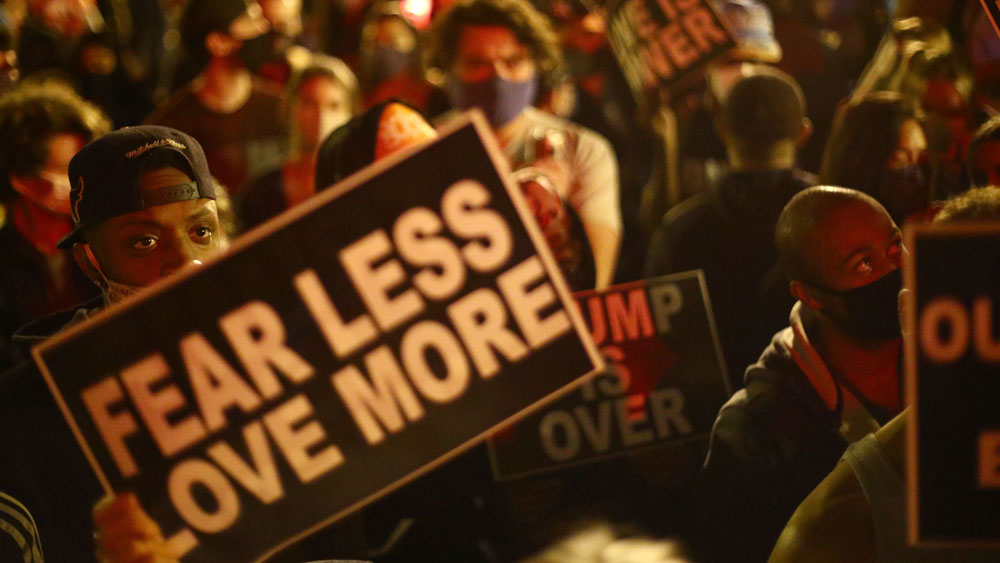 ৩ বারের প্রচেষ্টার পর ওভাল অফিসে প্রবেশের সুযোগ পেয়েছেন বাইডেন। অনেকের মতে, কোনও রকম শোরগোল ছাড়াই ডেমোক্র্যাটদের সমর্থনে প্রচার করে যাওয়াটাও বাইডেনকে সাফল্য এনে দিয়েছে। ট্রাম্পের ‘লার্জার দ্যান লাইফ’ ইমেজ বা প্রতিদ্বন্দ্বী সম্পর্কে কটূক্তির পরিবর্তে নিজেদের প্রতিশ্রুতিগুলি ভোটারদের কাছে তুলে ধরেছেন বাইডেন-হ্যারিস। অনেকের মতে, সমাজের বড় অংশের কাছেই তা গ্রহণযোগ্য বলে মনে হয়েছে।