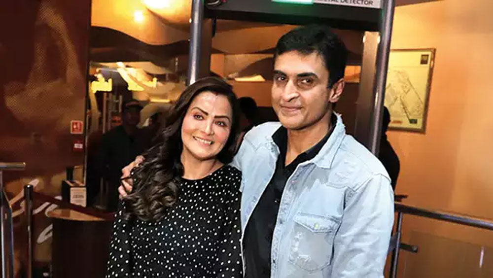 ২০০০ সালের পর থেকে আচমকাই যেন কেরিয়ার নিয়ে তাঁর ব্যস্ততা কমতে লাগল। বছরে মাত্র একটা করে ফিল্মের অফার পেতে শুরু করলেন তিনি। তাও তেমন উল্লেখযোগ্য চরিত্র নয়।