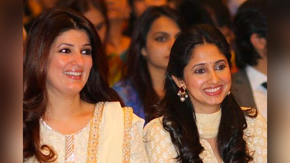 জীবনে মায়ের প্রভাব থেকে তিনি বেরিয়ে আসতে পারেননি, জানিয়েছেন রিঙ্কি। মায়ের মতো তিনিও দৃঢ় এবং স্বাধীনচেতা। কোনও দিন তাঁদের দুই বোনের উপর জোর করে কিছু চাপিয়ে দেননি ডিম্পল। জানিয়েছেন, রিঙ্কি।