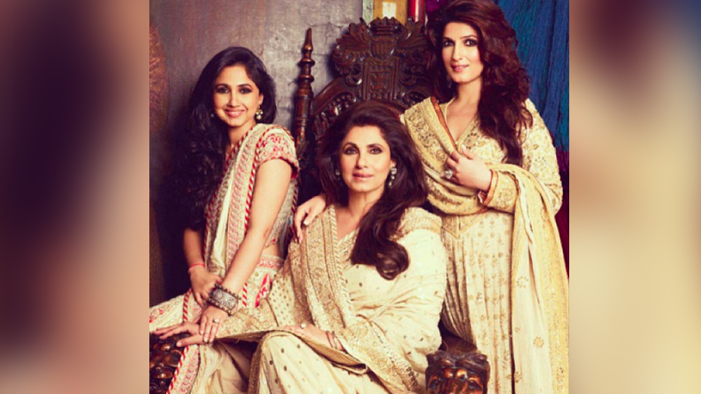 দুই মেয়েকে তাঁদের ইচ্ছেমতো চলার স্বাধীনতা দিয়েছিলেন ডিম্পল। বলতেন নিজেদের ভুল থেকে শেখার। বাবা রাজেশ খন্নার প্রভাবও আছে তাঁর ব্যক্তিত্বে। মা, বাবার বিচ্ছেদ হয়ে গেলেও রাজেশের সঙ্গে তাঁর বন্ধুর মতো সম্পর্ক ছিল বলে জানিয়েছেন রিঙ্কি।