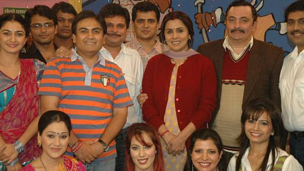 কিন্তু সে সময় অভিনয় করাটা খুব একটা ভাল চোখে দেখতেন না অনেকেই। তাই ছেলেকে থিয়েটারে ভর্তি করানো নিয়ে অনেক ব্যঙ্গ সহ্য করতে হয়েছিল দিলীপের মাকে।