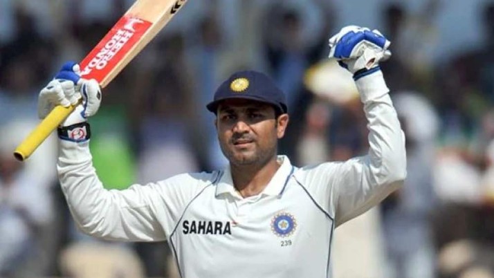 প্রথম ওয়ান ডে খেলেন ১৯৯৯ সালের এপ্রিলে, পাকিস্তানের বিপক্ষে। দুই বছর পরেই টেস্ট অভিষেক। প্রতিপক্ষ, দক্ষিণ আফ্রিকা। এক দশকের বেশি বিস্তৃত কেরিয়ারে সহবাগ ১০৪ টেস্টে মোট রান করেছেন ৮৫৮৬। সর্বোচ্চ ৩১৯। উইকেট পেয়েছেন ৪০টি।