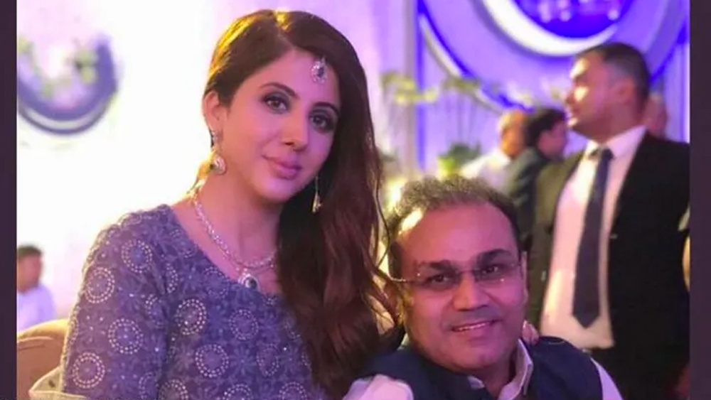 ক্রিকেট পরবর্তী অবসর জীবনের পুরোটাই জুড়ে রয়েছে তাঁর পরিবার। পাশাপাশি তিনি মন দিয়েছেন ব্যবসাতেও। ২০১১ সালে হরিয়ানাতে একটি স্কুল তৈরি করেছেন সহবাগ। স্কুলের উদ্বোধন করেন তাঁর মা।