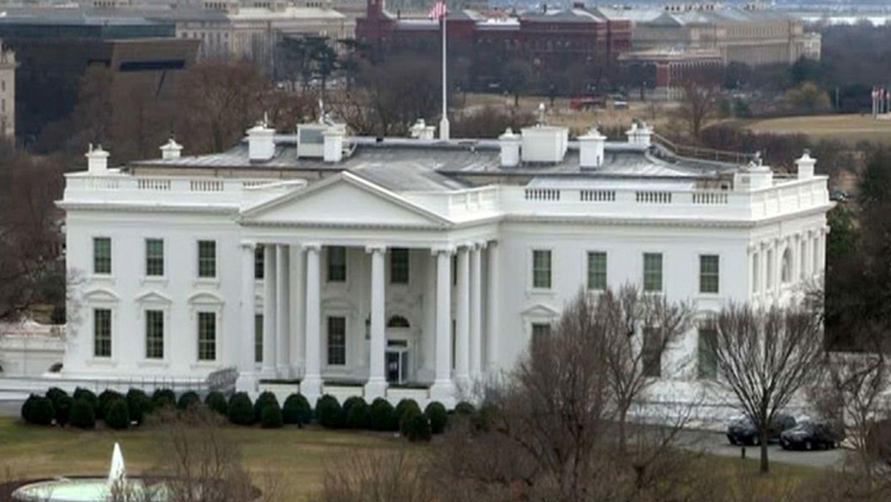 আমেরিকার নবম প্রেসিডেন্ট উইলিয়াম হেনরি হ্যারিসন, দ্বাদশ প্রেসিডেন্ট জ্যাকারি টেলর প্রয়াত হয়েছিলেন হোয়াইট হাউসে। এ ছাড়াও দশম প্রেসিডেন্ট জন টাইলারের স্ত্রী লেটিটিয়া টাইলার, ২৩তম প্রেসিডেন্ট বেঞ্জামিন হ্যারিসনের স্ত্রী ক্যারোলিন হ্যারিসন এবং ২৮তম প্রেসিডেন্ট উডরো উইলসনের স্ত্রী এলেন উইলসন— এই ৩ জন প্রাক্তন ফার্স্ট লেডিরও মৃত্যু হয় এই বাড়িতেই।