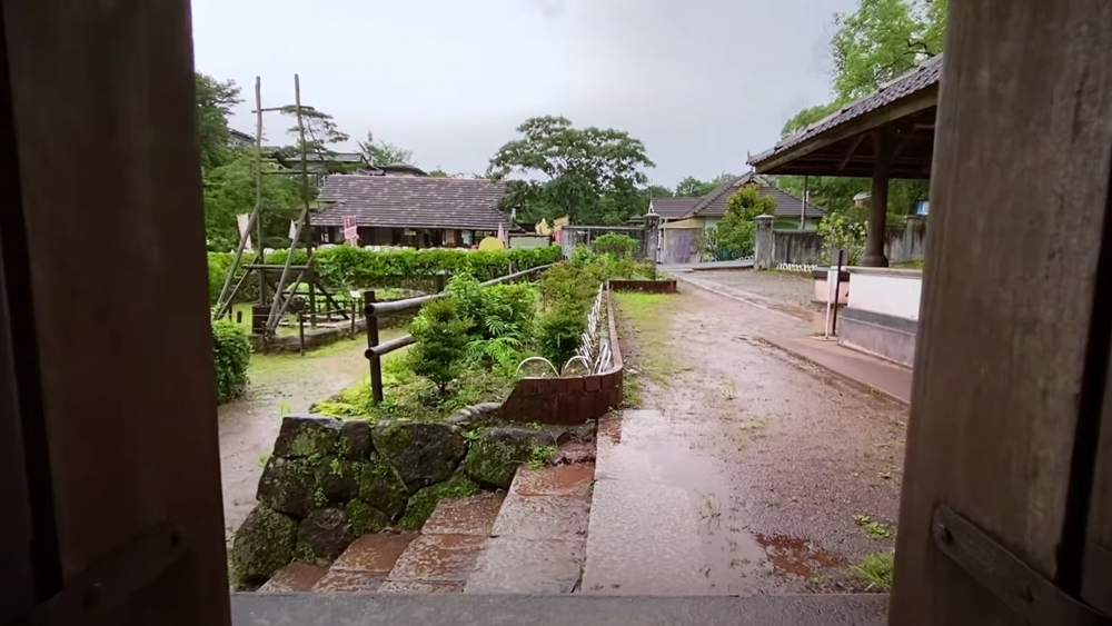 জাপানের অন্যতম বড় শহর নাগোয়া থেকে মাত্র ৩০ মিনিট দূরে রয়েছে ইনুয়ামা। এই ইনুয়ামাতেই রয়েছে কেরলের গ্রামটি।