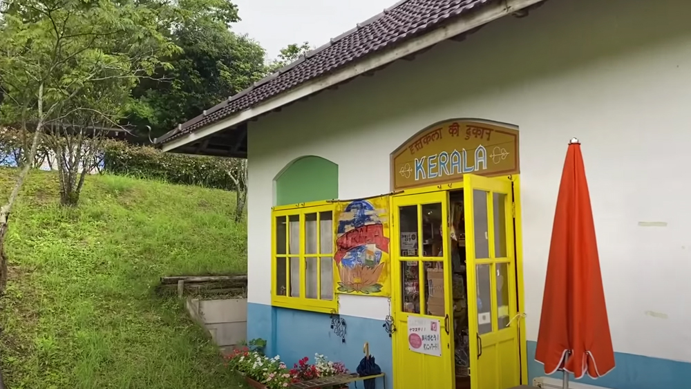 চাইলে আপনি কেরলের খাবারও উপভোগ করতে পারেন ওই জাদুঘরে। সে ব্যবস্থাও রয়েছে। পাশাপাশি আয়োজন রয়েছে প্রতিদিন বিভিন্ন দেশের সাংস্কৃতিক অনুষ্ঠানেরও।