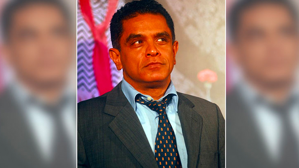 পরে বাবার হাত থেকে ব্যবসার ব্যাটন নেন ফিরোজ। তাঁর ভাই সাজিদও বলিউডের প্রথম সারির প্রযোজকদের মধ্যে এক জন।