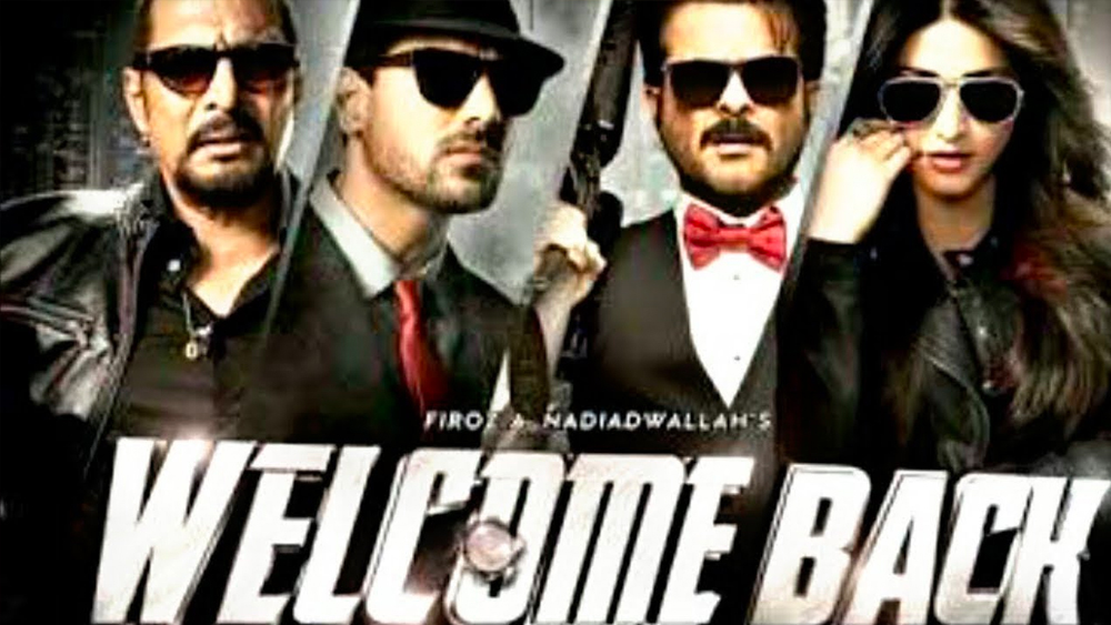 ২০১৬ সালেও পরিচালক আনিস বাজমির সঙ্গে বিবাদে জড়িয়ে পড়েন ফিরোজ। সে সময় ‘ওয়েলকাম ব্যাক’ ছবির কাজ চলছিল। অভিযোগ, ছবির কাজ শেষ হওয়ার আগেই নিজের পারিশ্রমিক সম্পূর্ণ দাবি করেন আনিস।