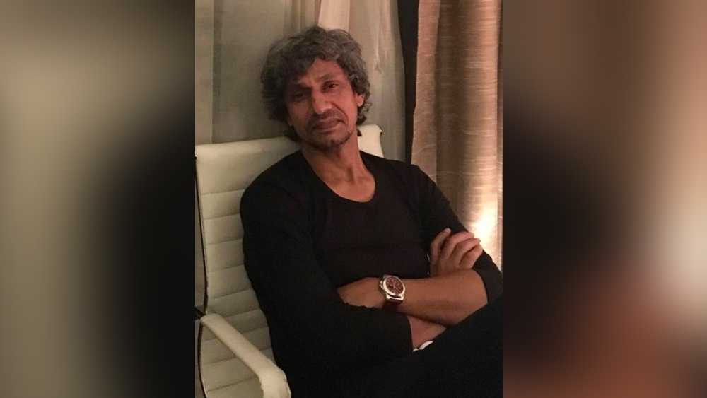 ২২ দিন টানা শ্যুট করার পর একটি ফিল্ম থেকে সরিয়ে দেওয়া হল বিজয়কে। যার নেপথ্যে তাঁর বিরুদ্ধে শ্লীলতাহানির অভিযোগ।