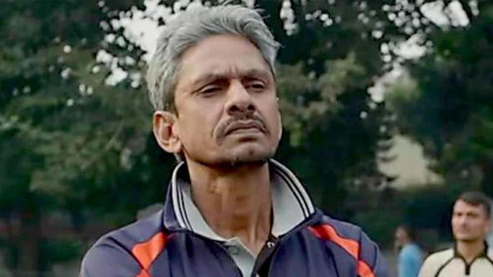 এর আগেও একবার গ্রেফতার হয়েছিলেন বিজয়। ২০০৫ সালে আবু ধাবি বিমানবন্দরে গাঁজা-সহ তাঁকে গ্রেফতার করে পুলিশ। তবে সেই ঘটনা তাঁর অভিনয় জীবনে খুব একটা প্রভাব ফেলেনি। কিন্তু শ্যুটিংয়ের সময় শ্লীলতাহানির ঘটনা বিজয়ের কেরিয়ারে ছাপ ফেলে দিল।