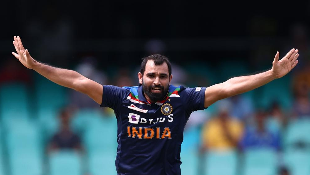 মহম্মদ শামি: রবিবারের ম্যাচে তিনিই দলের সফলতম বোলার ছিলেন। তাঁকে বাদ দিয়ে তৃতীয় ম্যাচে নামতে চাইবেন না বিরাট।