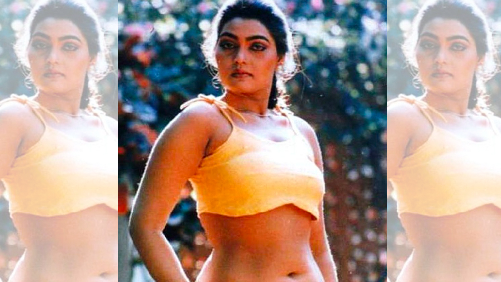 দক্ষিণী এই সুপারস্টার প্রতি ফিল্মেই ঝড় তুলতেন তাঁর বোল্ড উপস্থিতিতে। একটা সময় এমন এসেছিল, যখন ইন্ডাস্ট্রিতে 'সিল্ক স্মিথা' এবং 'বোল্ড' শব্দ দু'টি সমার্থক হয়ে দাঁড়িয়েছিল।