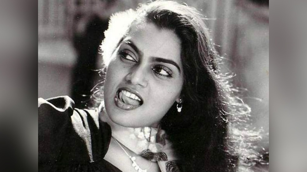 কেরিয়ারে্র শীর্ষে থাকার সময় আচমকাই তাঁর মৃত্যু হয়। পুলিশের খাতায় তা নেহাতই সুইসাইডের তকমা পেলেও ইন্ডাস্ট্রিতে আজও গুঞ্জন, তাঁকে খুন করা হয়েছিল। ২৪ বছর পরও তাঁর মৃত্যু রহস্যই থেকে গিয়েছে।