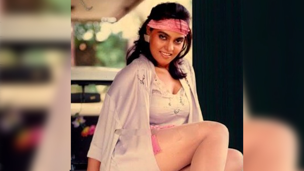 কী ভাবে কথা বলতে হয়, কী ভাবে চলতে হয়, সব ভিনু এবং তাঁর স্ত্রী নিজে হাতে সিল্ককে শিখিয়েছিলেন।