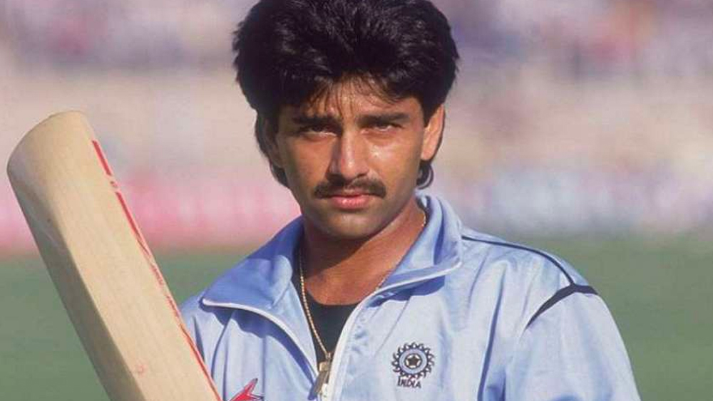 ১৯৮৪ সালে জাতীয় দলে প্রথম সুযোগ পাওয়া প্রভাকরকে নিয়ে মাঠের বিতর্কও কিছু কম নয়। ১৯৯৯ সালে ম্যাচ গড়াপেটা-কাণ্ডে অন্যতম অভিযুক্ত প্রভাকরকে নির্বাসিত করে বিসিসিআই। তার ৫ বছর আগে ওয়েস্ট ইন্ডিজের বিপরীতে কানপুরে সিরিজের দ্বিতীয় ওয়ান ডেতে ধীরগতির ব্যাটিংয়ে অভিযুক্ত হন প্রভাকর এবং নয়ন মোঙ্গিয়া।