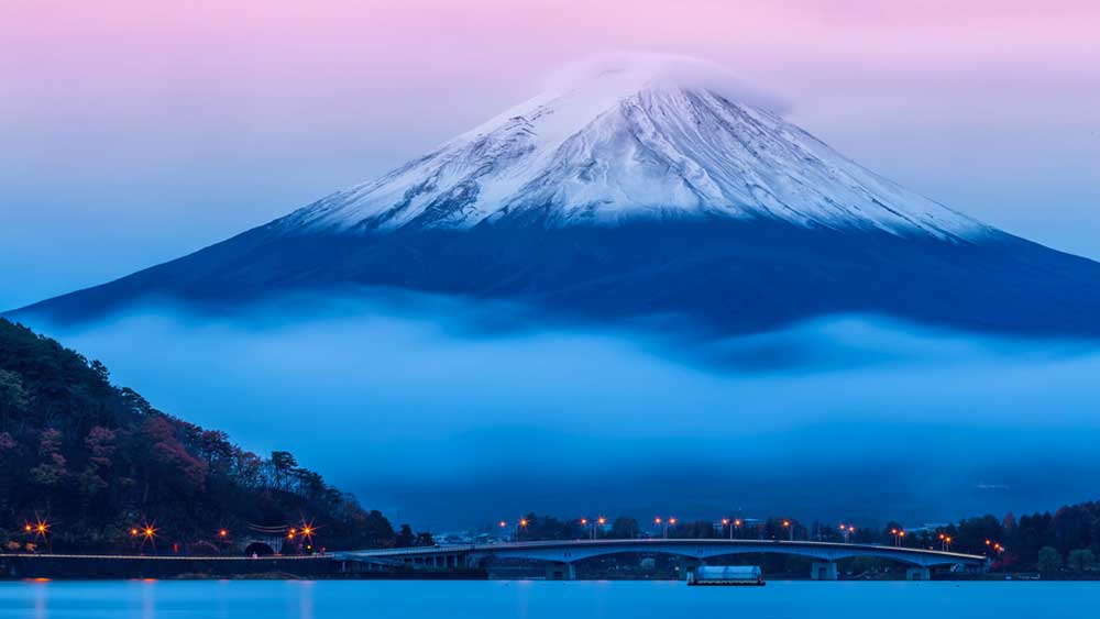ফুজি পর্বতের কাছাকাছি অবস্থান হলেও এই হোটেল থেকে তা দেখা যায় না।