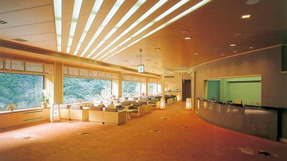 তবে পর্যটকদের আরও একটি আকর্ষণ হল ঝকঝকে আকাশে পূর্ণিমার চাঁদ দেখা। তাঁদের জন্য হোটেলে রয়েছে ‘মুন ভিউয়িং প্ল্যাটফর্ম’।