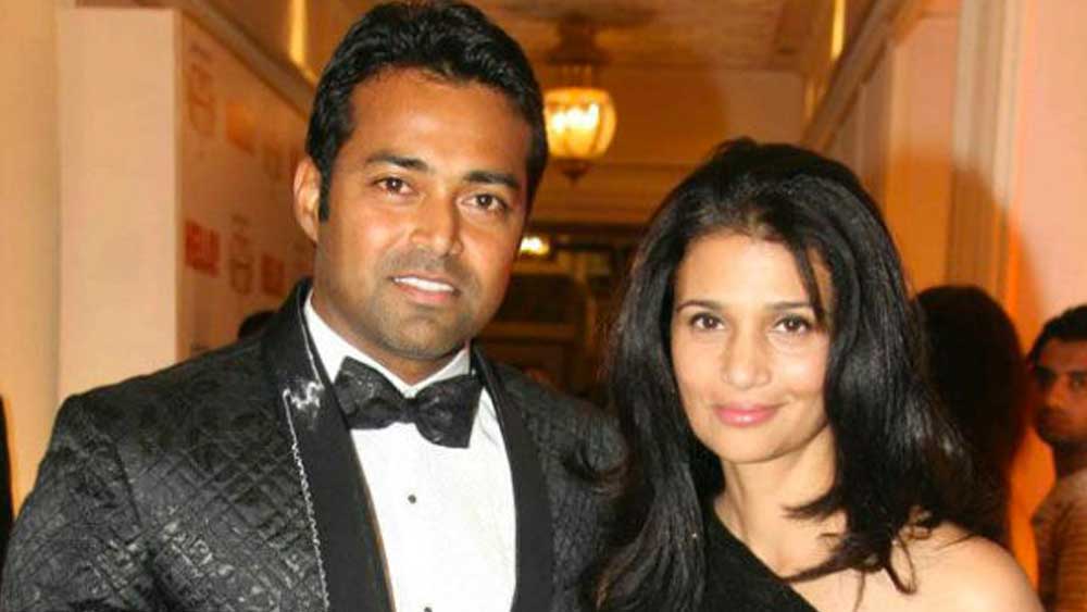 সঞ্জয়ের পরে লিয়েন্ডার পেজের সঙ্গেও রিয়ার সম্পর্ক ভেঙে যায়। সেখানে রিয়া প্রতি মাসে ৪ লাখ টাকা খোরপোশ দাবি করেছিলেন বলে জানা যায়। যার মধ্যে ৩ লাখ টাকা তাঁর খরচ এবং বাকি টাকা ছিল তাঁর মেয়ের জন্য।