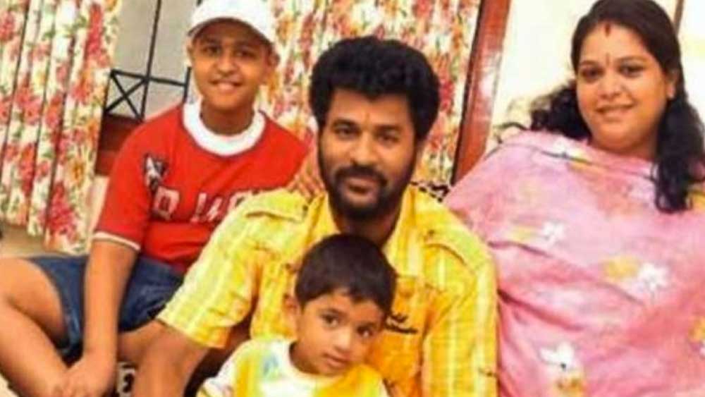 ২০১১ সালে বিচ্ছেদ হয়ে যায় প্রভুদেবা এবং তাঁর প্রথম স্ত্রী রামলতার।