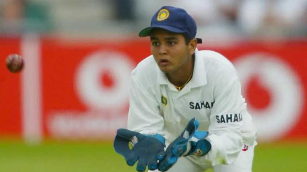 ২৫ টেস্টে তিনি কট বিহাইন্ড করেছেন ৬২টি। স্টাম্পিংয়ে তাঁর শিকার ১০। রান করেছেন ৯৩৪। গড় ৩১.১৩। সর্বোচ্চ ৭১। ৩৮টি ওয়ানডেতে কট বিহাইন্ড করেছেন ৩০ জন ব্যাটসম্যানকে। স্টাম্পিং করেছেন ৯ জনকে। মোট রান ৭৩৬। গড় ২৩.৭৪। সর্বোচ্চ ৯৫।