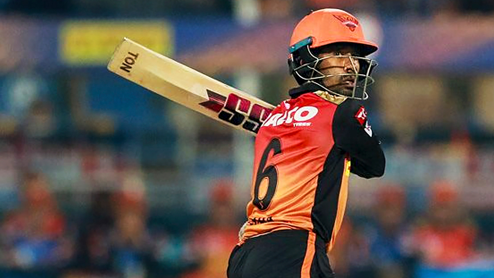 কেকেআর-এর প্রধান সমস্যা ওপেনিং কম্বিনেশন। সেখানে তরুণ শুভমন গিলের সঙ্গে জুটি বাঁধতেই পারেন ঋদ্ধি। যদিও সানরাইজার্স হায়দরাবাদ তাঁকে ছাড়বে কি না সেটাও প্রশ্ন।